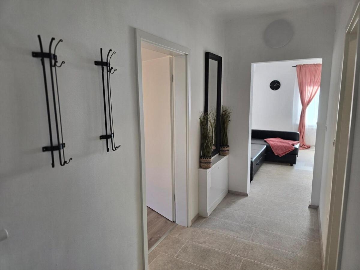 Barje Ii, Bright&sunny, Private Parking Appartement
